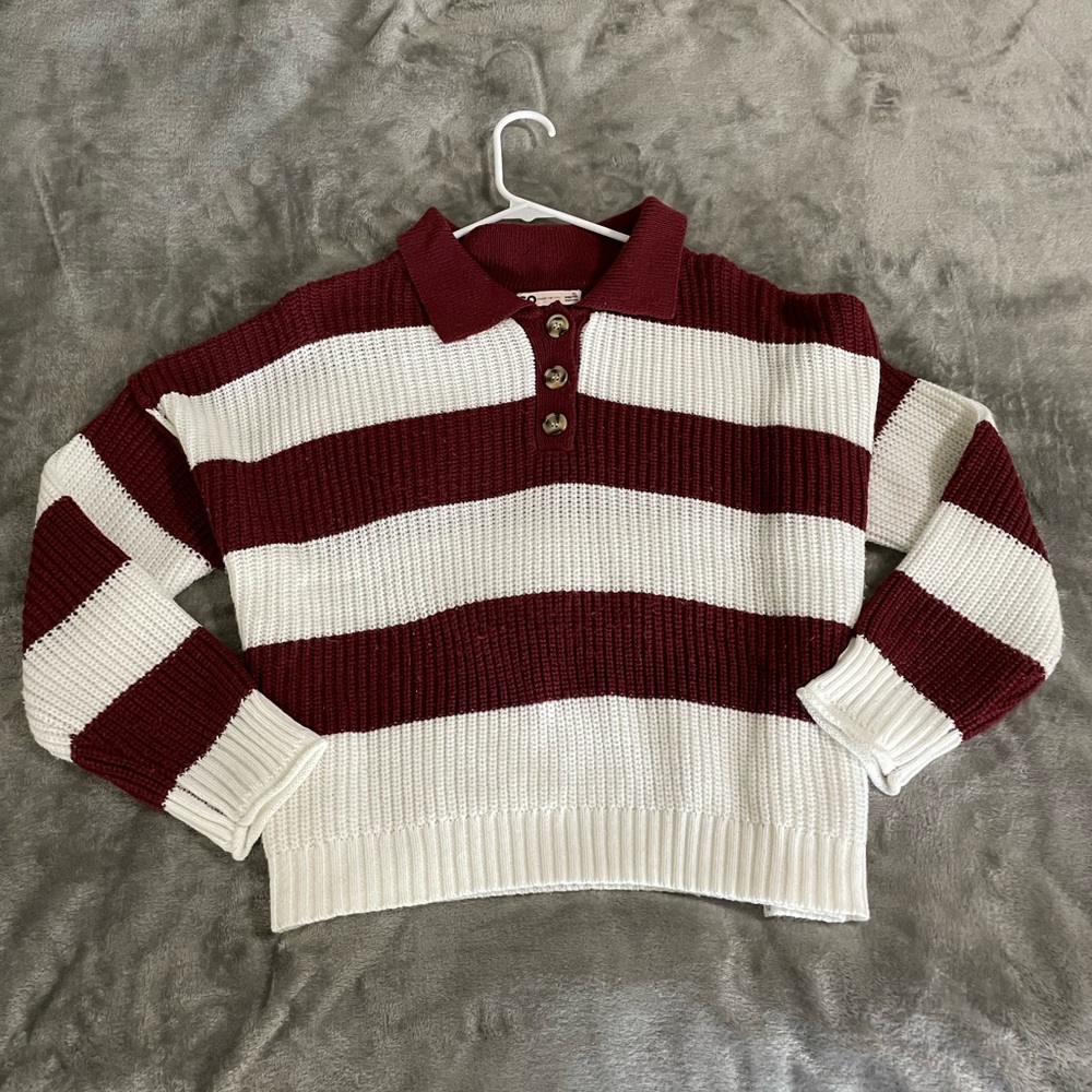 SO red and white stripped sweater